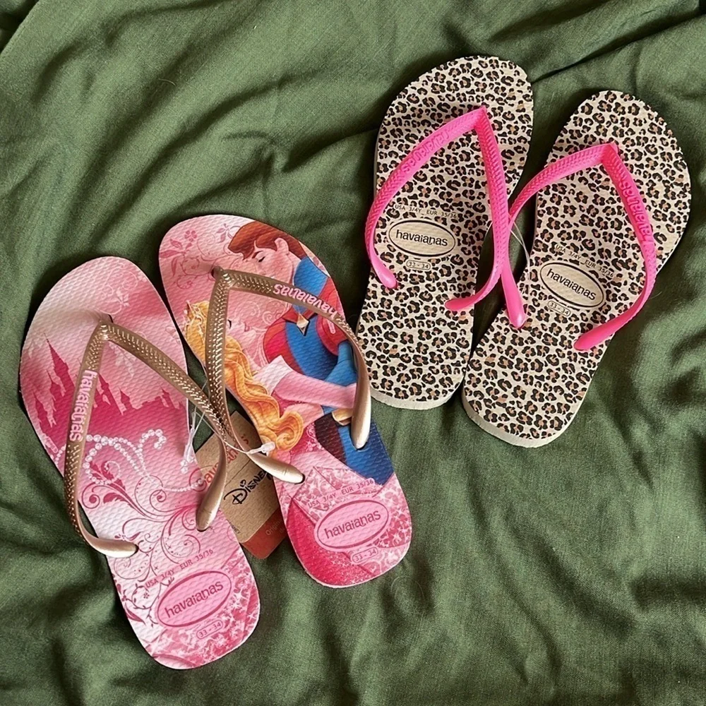 Brand New Havaianas Two Pairs Flip Flops Disney Sleeping Beauty Leopard Print